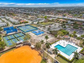 9224 Grand Canal Dr, Miami FL 33174
