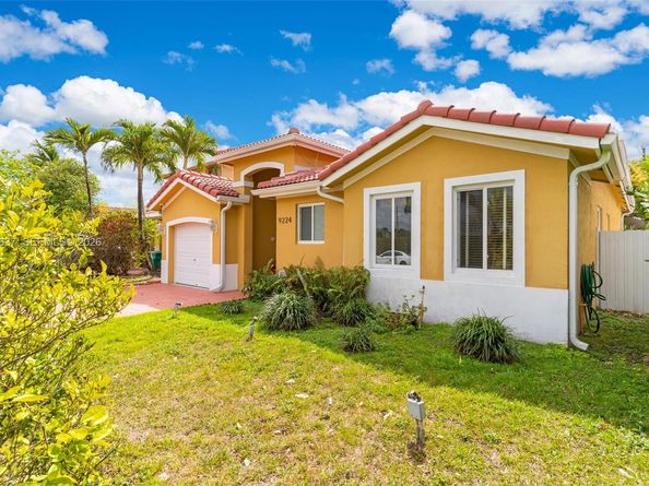 9224 Grand Canal Dr, Miami FL 33174