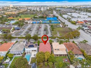 9224 Grand Canal Dr, Miami FL 33174