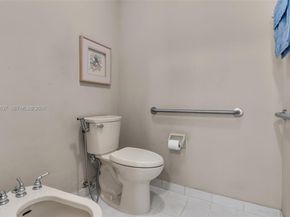 9224 Grand Canal Dr, Miami FL 33174