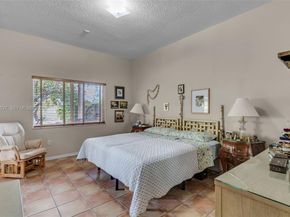 9224 Grand Canal Dr, Miami FL 33174