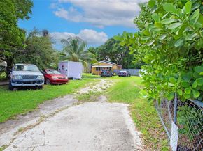460 NW 23rd Ct, Miami FL 33125