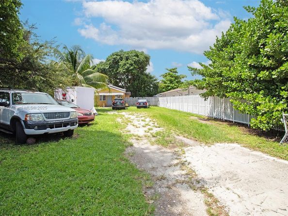 460 NW 23rd Ct, Miami FL 33125