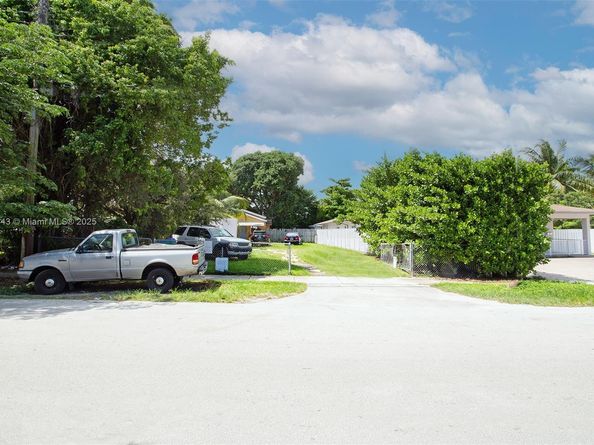 460 NW 23rd Ct, Miami FL 33125