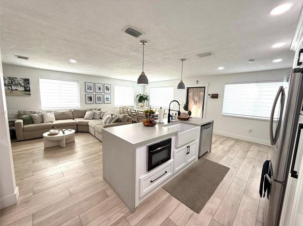 6545 SW 27th St, Miami FL 33155