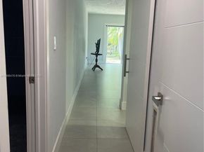 2325 NE 194th St, Miami FL 33180