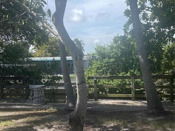 2325 NE 194th St, Miami FL 33180