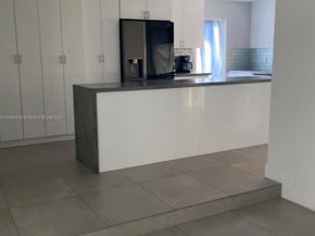 2325 NE 194th St, Miami FL 33180