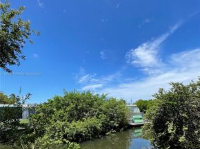2325 NE 194th St, Miami FL 33180