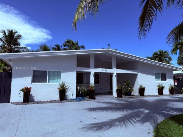 2325 NE 194th St, Miami FL 33180