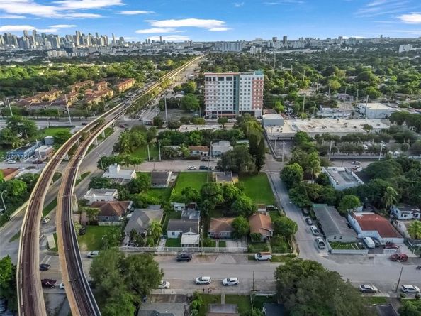 1240 NW 38th St, Miami FL 33142