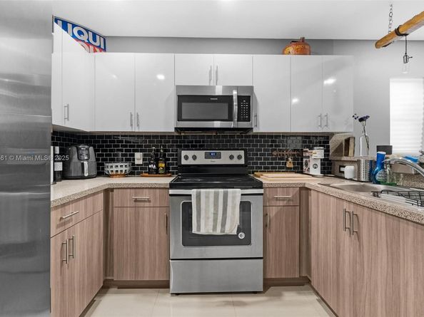 1240 NW 38th St, Miami FL 33142