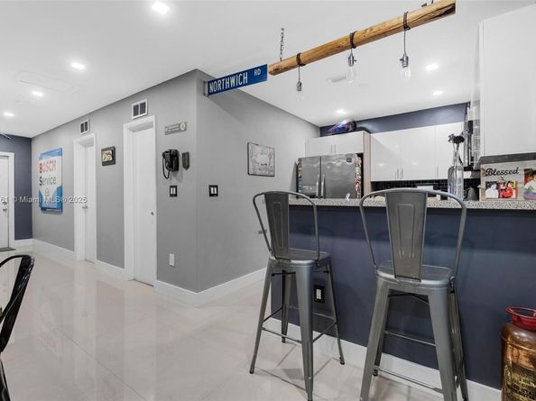 1240 NW 38th St, Miami FL 33142