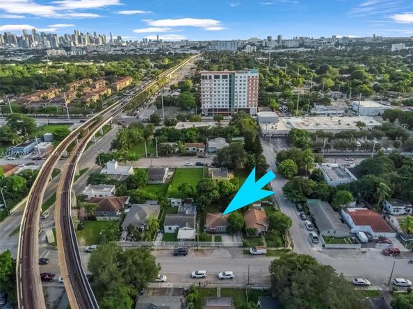 1240 NW 38th St, Miami FL 33142