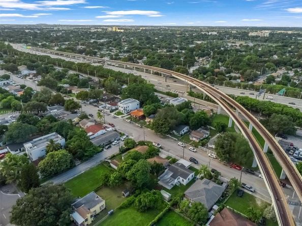 1240 NW 38th St, Miami FL 33142