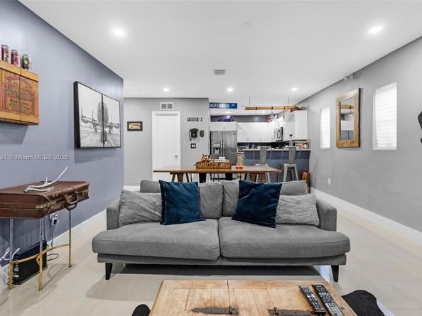 1240 NW 38th St, Miami FL 33142