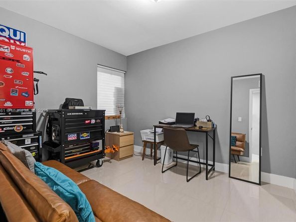 1240 NW 38th St, Miami FL 33142