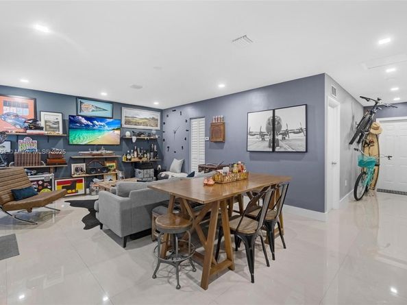 1240 NW 38th St, Miami FL 33142