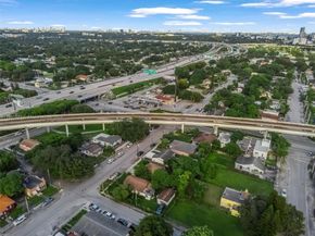 1240 NW 38th St, Miami FL 33142