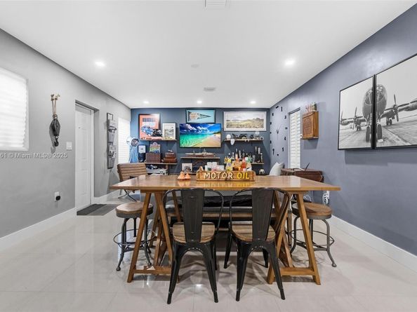 1240 NW 38th St, Miami FL 33142