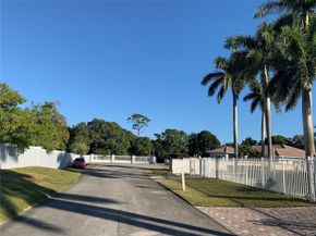 7625 SW 75th Ave, Miami FL 33143