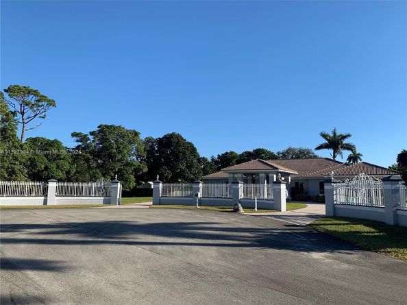 7625 SW 75th Ave, Miami FL 33143
