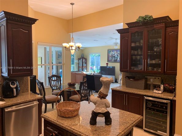 7625 SW 75th Ave, Miami FL 33143