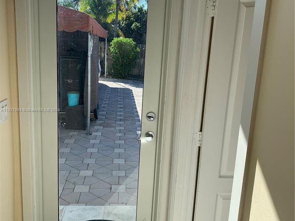 7625 SW 75th Ave, Miami FL 33143