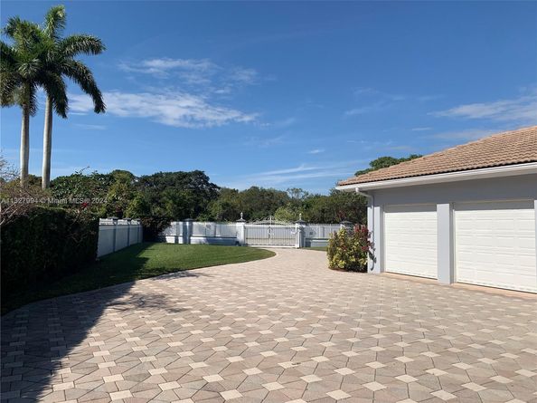 7625 SW 75th Ave, Miami FL 33143
