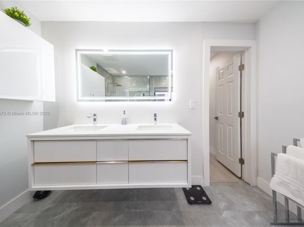 13230 NW 11th Ter, Miami FL 33182