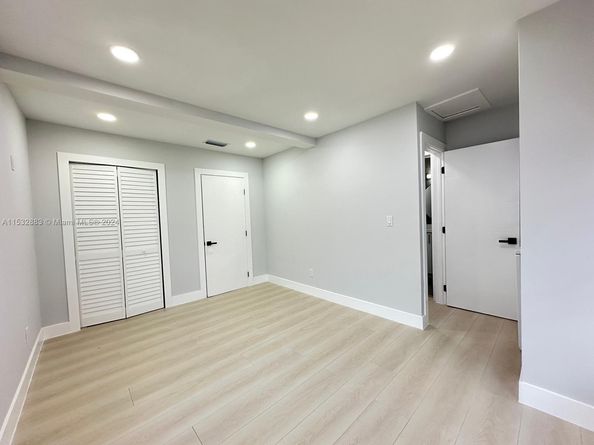 994 NW 2nd St, Miami FL 33128
