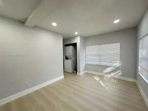 994 NW 2nd St, Miami FL 33128
