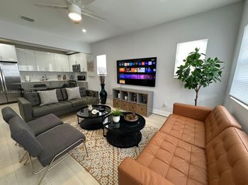 994 NW 2nd St