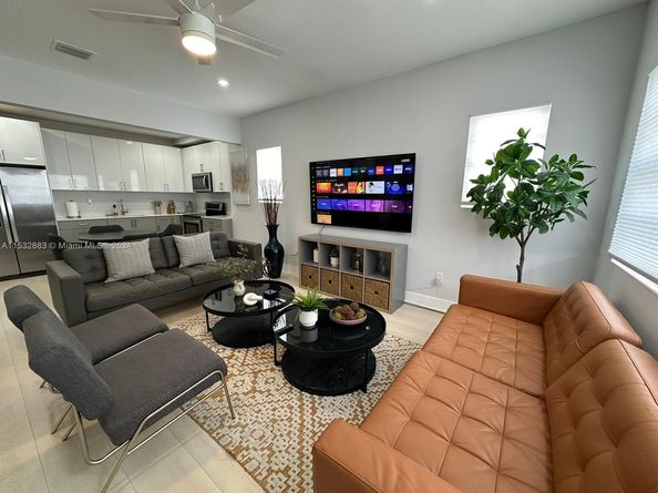 994 NW 2nd St, Miami FL 33128