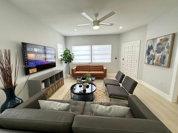 994 NW 2nd St, Miami FL 33128