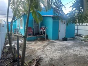 390 NE 166th St, Miami FL 33162