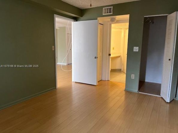 2820 N Oakland Forest Dr 106, Oakland Park FL 33309