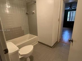 2820 N Oakland Forest Dr 106, Oakland Park FL 33309