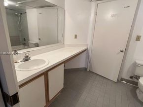 2820 N Oakland Forest Dr 106, Oakland Park FL 33309