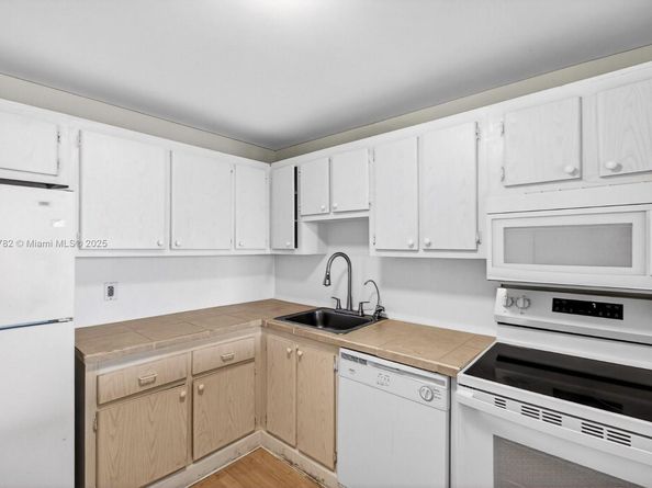 16851 NE 23rd Ave A619, North Miami Beach FL 33160