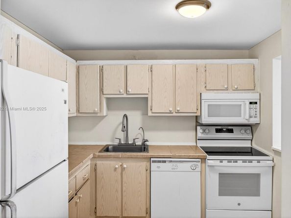 16851 NE 23rd Ave A619, North Miami Beach FL 33160