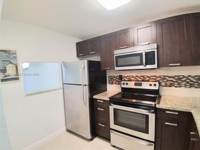 9460 Sunrise Lakes Blvd 309, Sunrise FL 33322