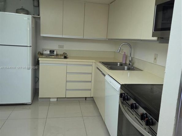 Undisclosed Address #A12044509, Hollywood FL 33019