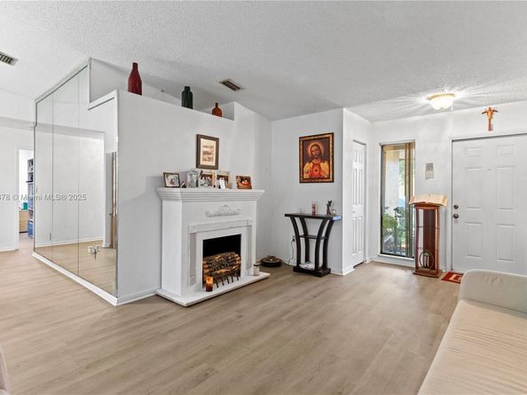 17320 NW 66th Pl, Hialeah FL 33015