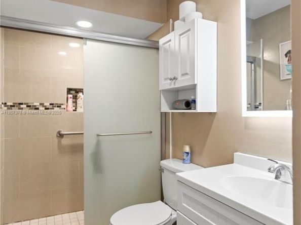 17320 NW 66th Pl, Hialeah FL 33015
