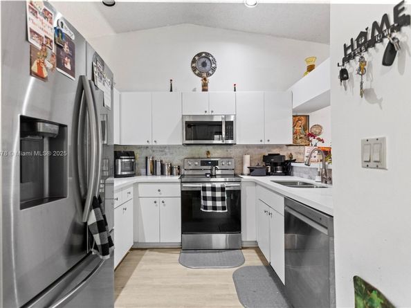 17320 NW 66th Pl, Hialeah FL 33015