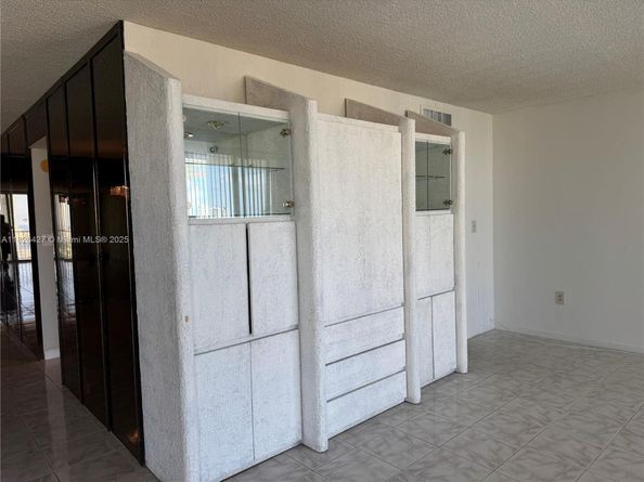 2851 NE 183rd St 1903E1905E, Aventura FL 33160