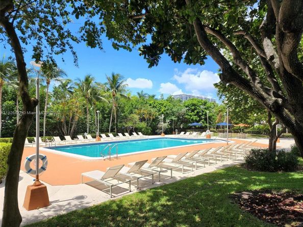 2851 NE 183rd St 1903E1905E, Aventura FL 33160