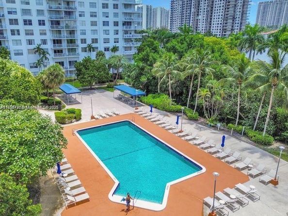 2851 NE 183rd St 1903E1905E, Aventura FL 33160