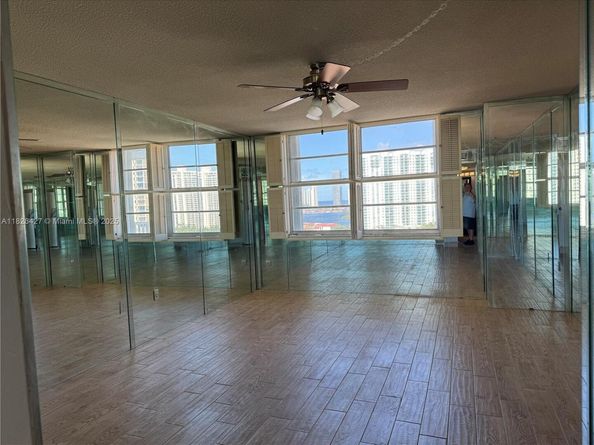2851 NE 183rd St 1903E1905E, Aventura FL 33160